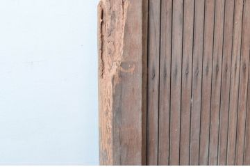 アンティーク建具　総欅(ケヤキ)材　古い木味が魅力　桟の細かい蔵戸1枚(引き戸、玄関戸、格子戸)(R-081534)