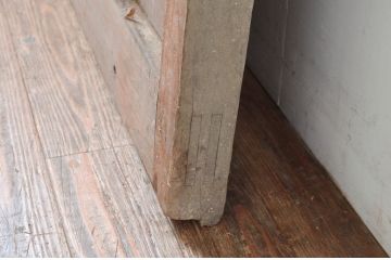 アンティーク建具　総欅(ケヤキ)材　古い木味が魅力　桟の細かい蔵戸1枚(引き戸、玄関戸、格子戸)(R-081534)