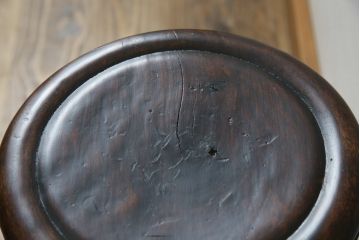 和製アンティーク　クラシカルなデザインがおしゃれなスツール(丸椅子、板座チェア、花台、飾り台)(R-081538)