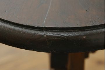 フランスアンティーク　オーク材　優しい木のぬくもり溢れるトライポットスツール(丸椅子、板座チェア、花台、飾り台)(R-081539)