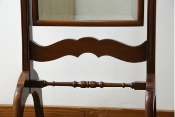 イギリスアンティーク　マホガニー材　繊細なフォルムが魅力的なスタンドミラー　(R-081552)