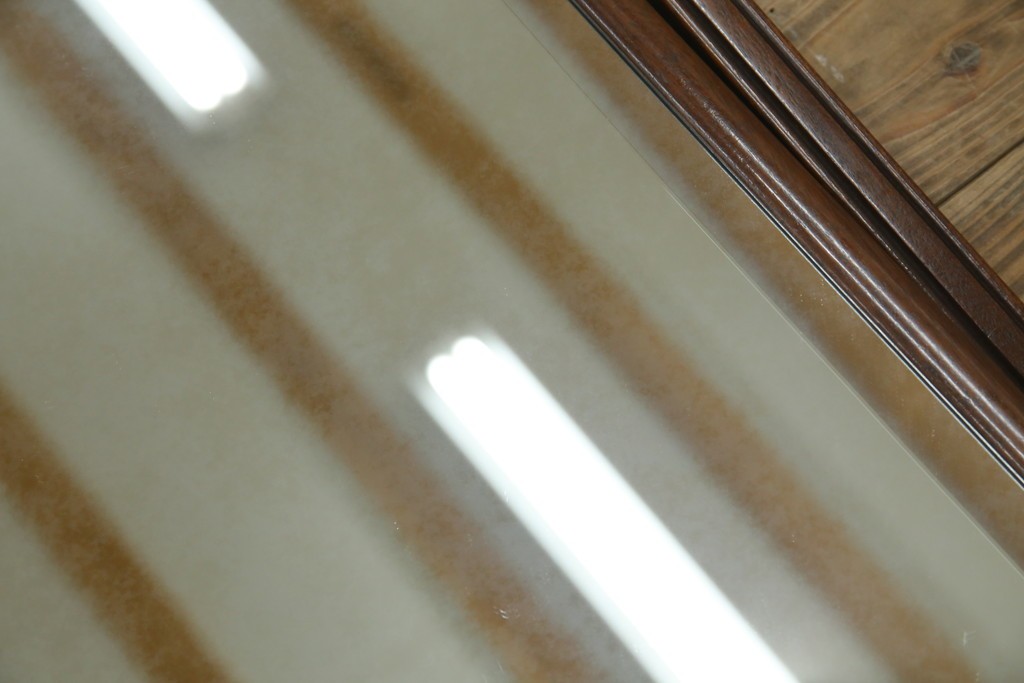 イギリスアンティーク　マホガニー材　繊細なフォルムが魅力的なスタンドミラー　(R-081552)