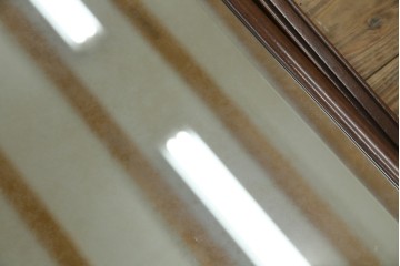 イギリスアンティーク　マホガニー材　繊細なフォルムが魅力的なスタンドミラー　(R-081552)