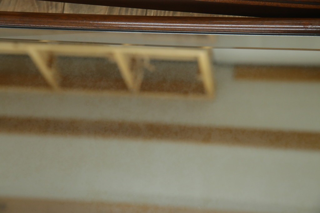 イギリスアンティーク　マホガニー材　繊細なフォルムが魅力的なスタンドミラー　(R-081552)