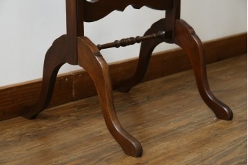 イギリスアンティーク　マホガニー材　繊細なフォルムが魅力的なスタンドミラー　(R-081552)