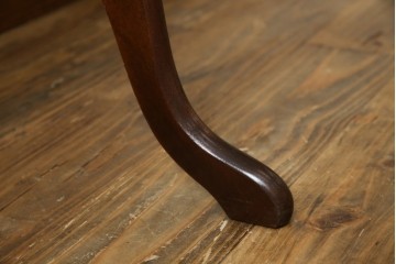 イギリスアンティーク　マホガニー材　繊細なフォルムが魅力的なスタンドミラー　(R-081552)