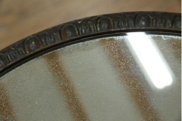 フランスアンティーク　ミラー天板　鋳物アイアンフレーム　チルトアップ　上品な曲線のデザインが目を引くコーヒーテーブル　(R-081554)