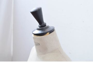 中古　フランス　最高級ブランド　STOCKMAN(ストックマン社)　小物や洋服のディプレイにもぴったりのお洒落なトルソー(マネキン、ディスプレイ雑貨、洋服掛け、帽子掛け、店舗什器)(定価約17万6千円)(R-081557)