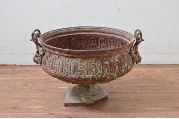 ジャンク品　欠け有り　フランスアンティーク　鉄製　使いこまれた風合いが時代を感じるアイアンプランター(フラワーベース、ガーデンポット、鉢カバー、鋳物、ディスプレイ)(R-081567)