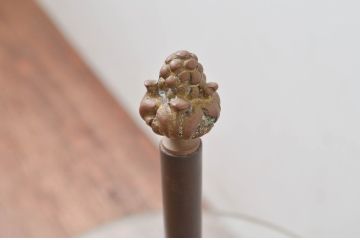 フランスアンティーク　店舗什器におすすめ!真鍮(しんちゅう)フレームが上品さを醸し出す三段ディスプレイラック(ディスプレイスタンド、ガラス棚、飾り棚、展示台、陳列棚)(R-081569)