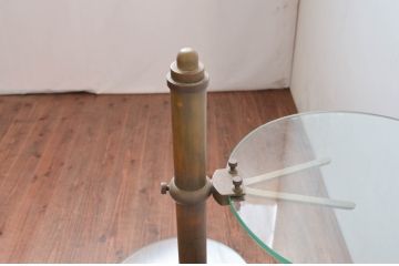 和製アンティーク　希少デザイン　真鍮(しんちゅう)フレームが上品さを醸し出す四段ディスプレイスタンド(ガラス棚、飾り棚、展示台、陳列棚、店舗什器)(R-081570)