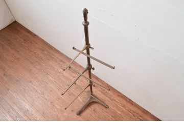 フランスアンティーク　店舗什器におすすめ!真鍮(しんちゅう)フレームが上品さを醸し出す三段ディスプレイスタンド(ガラス棚、飾り棚、展示台、陳列棚)(R-081571)