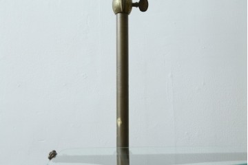 フランスアンティーク　店舗什器におすすめ!真鍮(しんちゅう)フレームが上品さを醸し出す三段ディスプレイスタンド　(R-081571)
