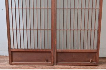 アンティーク建具　風情のある佇まいが魅力的!格子の入ったガラス窓2枚セット(ガラス戸、格子戸、引き戸)(R-081574)