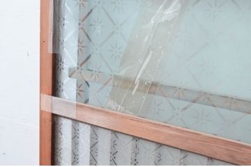 アンティーク建具　風情のある佇まいが魅力的!格子の入ったガラス窓2枚セット(ガラス戸、格子戸、引き戸)(R-081574)