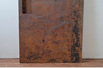 アンティーク建具　重厚な雰囲気漂う鉄板張りの蔵戸1枚(鉄扉、玄関戸、引き戸)(R-081577)