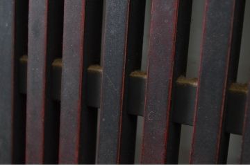 アンティーク建具　漆塗り　上質な和の空間を演出する格子帯戸2枚セット(引き戸、板戸、格子戸)(R-081596)