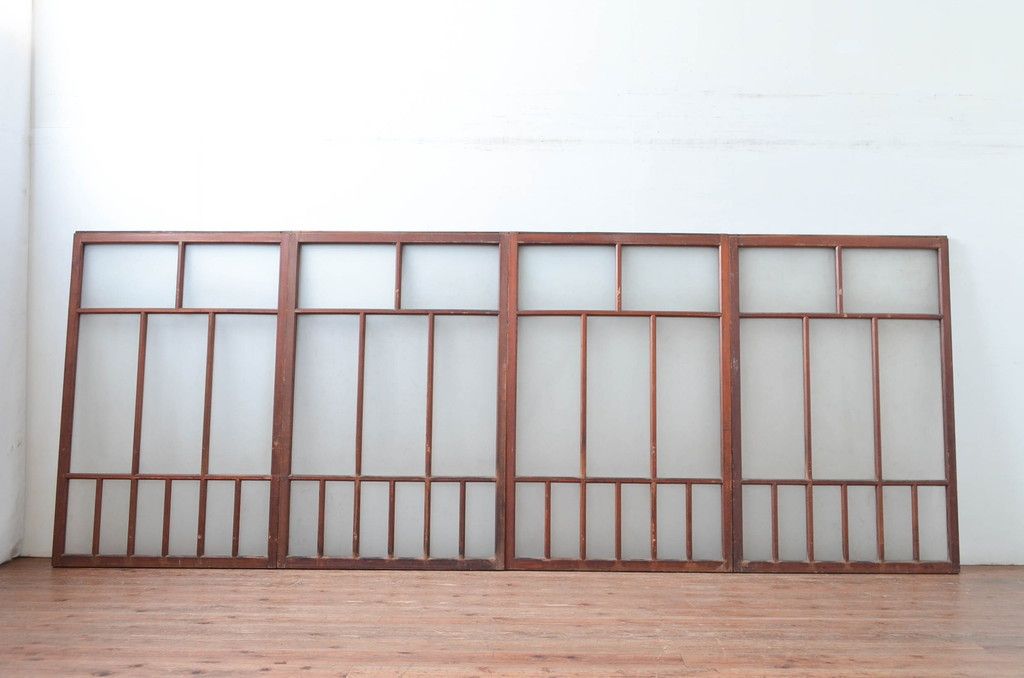 アンティーク建具　昭和初期～中期　大正ロマンの趣を残す縦桟意匠の窓4枚セット　(R-081602)