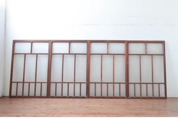 アンティーク建具　昭和初期～中期　大正ロマンの趣を残す縦桟意匠の窓4枚セット　(R-081602)