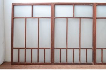 アンティーク建具　昭和初期～中期　大正ロマンの趣を残す縦桟意匠の窓4枚セット　(R-081602)