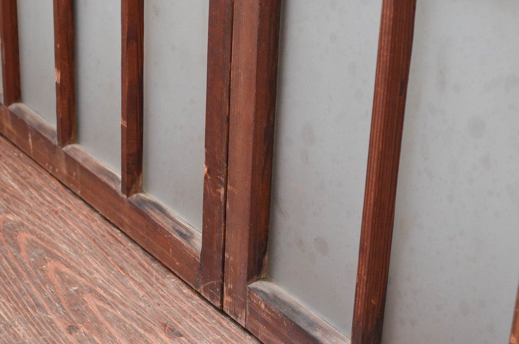 アンティーク建具　昭和初期～中期　大正ロマンの趣を残す縦桟意匠の窓4枚セット　(R-081602)