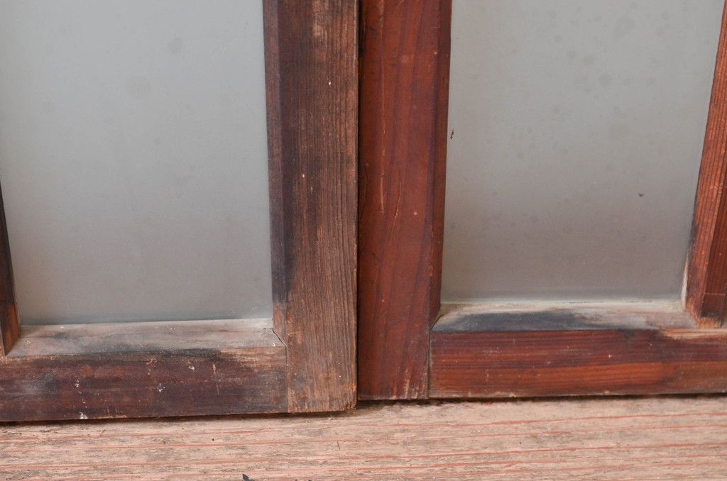 アンティーク建具　昭和初期～中期　大正ロマンの趣を残す縦桟意匠の窓4枚セット　(R-081602)