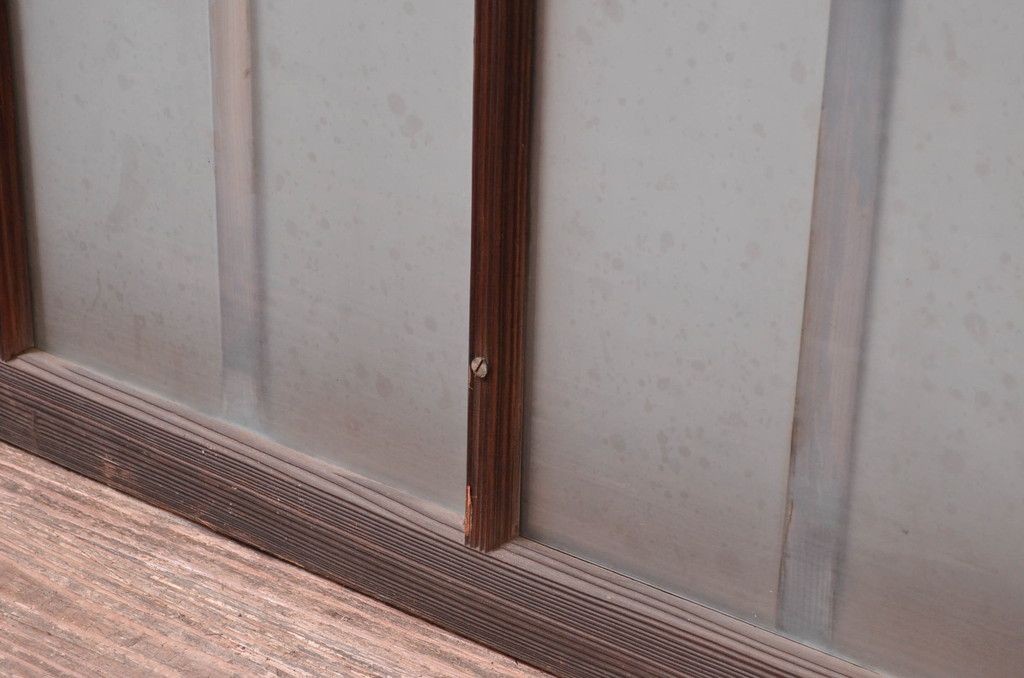 アンティーク建具　昭和初期～中期　大正ロマンの趣を残す縦桟意匠の窓4枚セット　(R-081602)