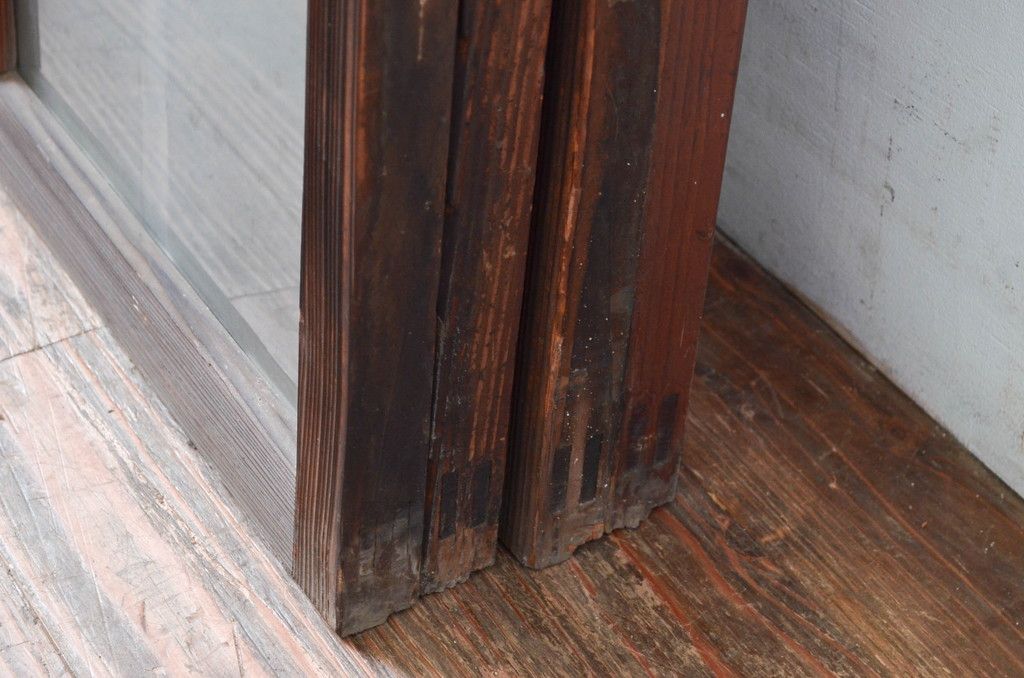 アンティーク建具　昭和初期～中期　大正ロマンの趣を残す縦桟意匠の窓4枚セット　(R-081602)