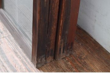 アンティーク建具　昭和初期～中期　大正ロマンの趣を残す縦桟意匠の窓4枚セット　(R-081602)