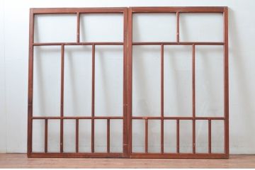 アンティーク建具　昭和初期～中期　大正ロマンの趣を残す縦桟意匠の窓2枚セット　(R-081603)