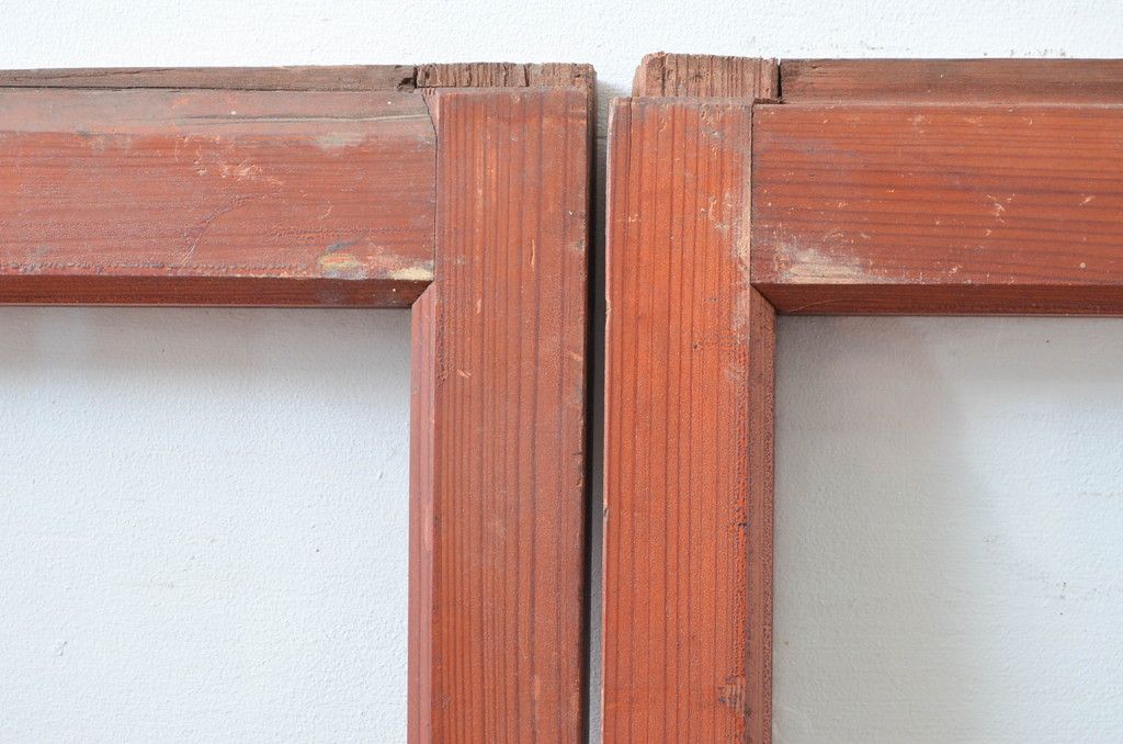 アンティーク建具　昭和初期～中期　大正ロマンの趣を残す縦桟意匠の窓2枚セット　(R-081603)