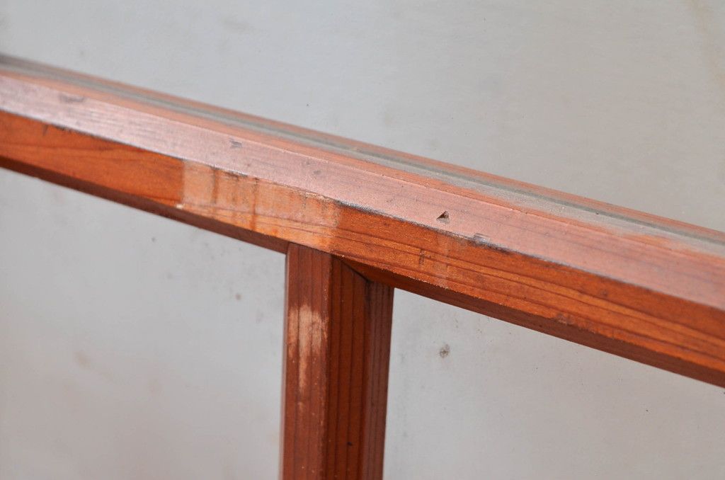 アンティーク建具　昭和初期～中期　大正ロマンの趣を残す縦桟意匠の窓2枚セット　(R-081603)