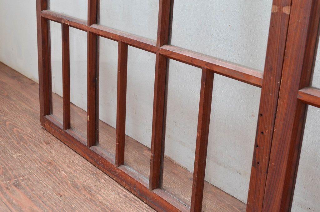 アンティーク建具　昭和初期～中期　大正ロマンの趣を残す縦桟意匠の窓2枚セット　(R-081603)