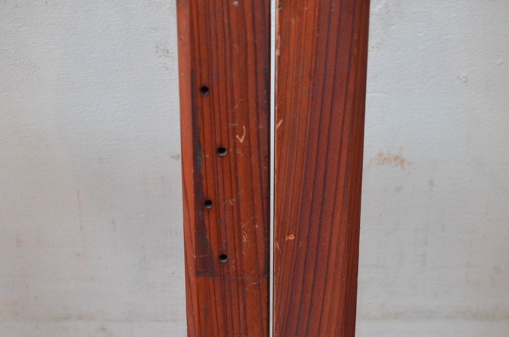 アンティーク建具　昭和初期～中期　大正ロマンの趣を残す縦桟意匠の窓2枚セット　(R-081603)