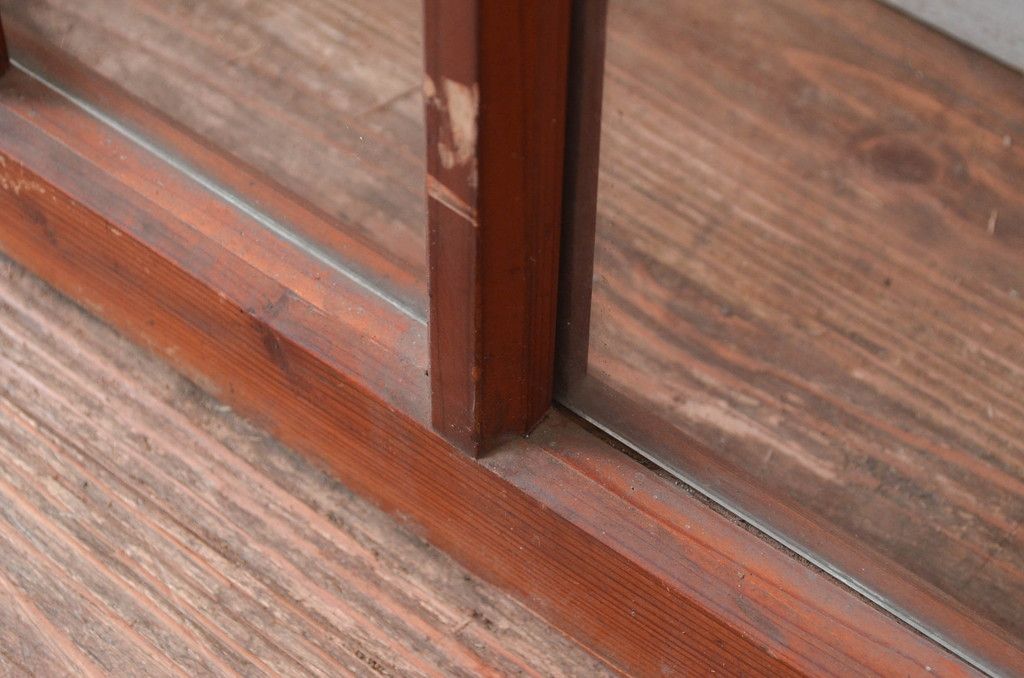 アンティーク建具　昭和初期～中期　大正ロマンの趣を残す縦桟意匠の窓2枚セット　(R-081603)