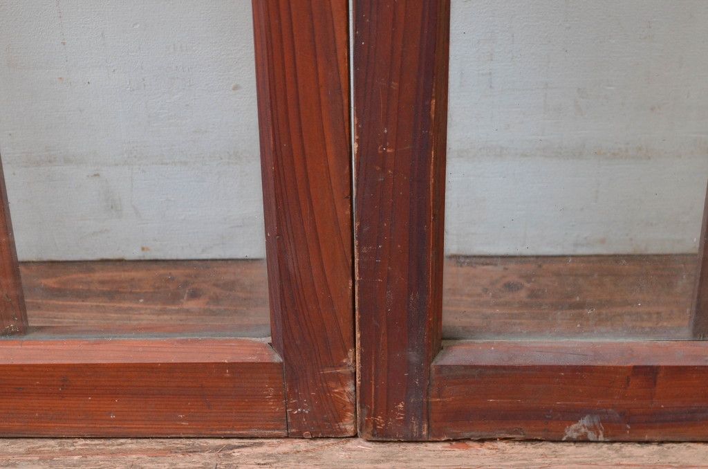 アンティーク建具　昭和初期～中期　大正ロマンの趣を残す縦桟意匠の窓2枚セット　(R-081603)