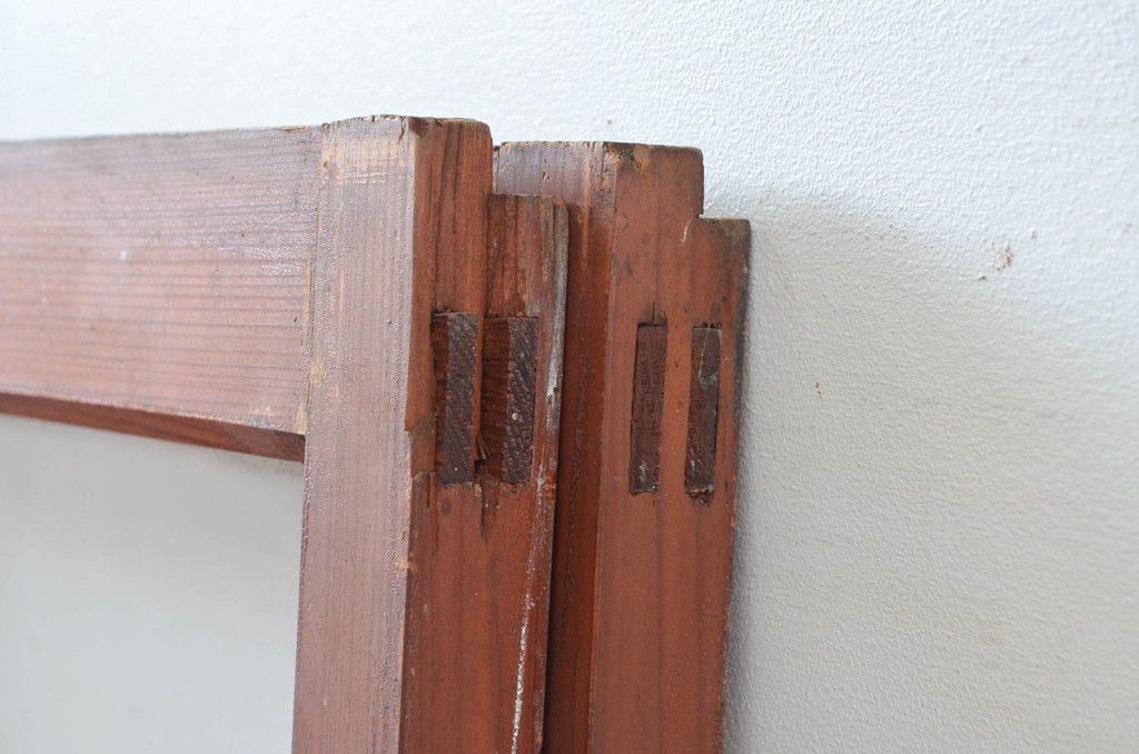 アンティーク建具　昭和初期～中期　大正ロマンの趣を残す縦桟意匠の窓2枚セット　(R-081603)