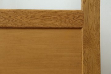 中古建具　美品　職人手作り　楢(ナラ)材　アーチ型のデザインがおしゃれな引き戸1枚　(R-081604)