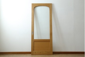 中古建具　美品　職人手作り　楢(ナラ)材　アーチ型のデザインがおしゃれな引き戸1枚　(R-081604)
