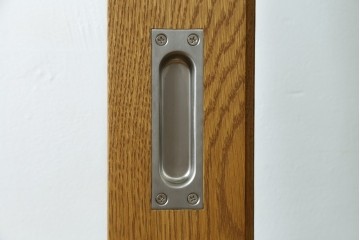 中古建具　美品　職人手作り　楢(ナラ)材　アーチ型のデザインがおしゃれな引き戸1枚　(R-081604)