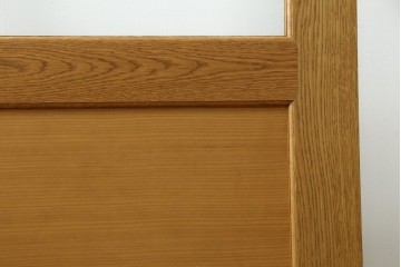 中古建具　美品　職人手作り　楢(ナラ)材　アーチ型のデザインがおしゃれな引き戸1枚　(R-081604)