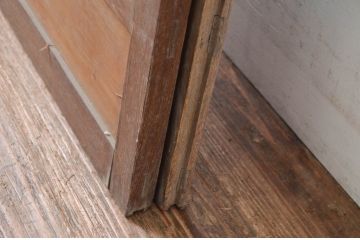 アンティーク建具　大正ロマン　透かし彫りのデザインが魅力的!お部屋が華やかになる色ガラス入り窓2枚セット(引き戸、ガラス戸)(R-081606)