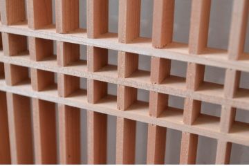 アンティーク建具　片面ガラス　和の空間づくりにおすすめ!格子入りの小さなガラス窓4枚セット(引き戸、ガラス戸、格子戸)(R-081608)