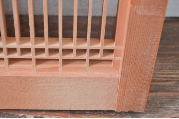 アンティーク建具　片面ガラス　和の空間づくりにおすすめ!格子入りの小さなガラス窓4枚セット(引き戸、ガラス戸、格子戸)(R-081608)