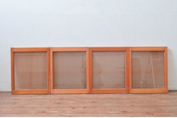 アンティーク建具　片面ガラス　和の空間づくりにおすすめ!格子入りの小さなガラス窓4枚セット(引き戸、ガラス戸、格子戸)(R-081608)