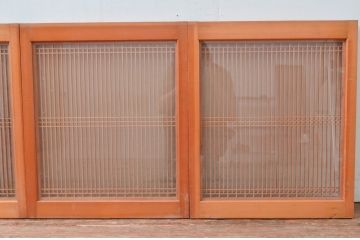 アンティーク建具　片面ガラス　和の空間づくりにおすすめ!格子入りの小さなガラス窓4枚セット(引き戸、ガラス戸、格子戸)(R-081608)