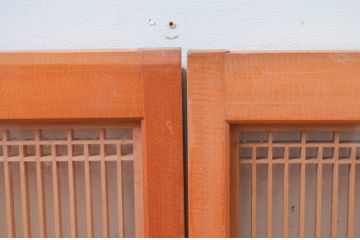 アンティーク建具　片面ガラス　和の空間づくりにおすすめ!格子入りの小さなガラス窓4枚セット(引き戸、ガラス戸、格子戸)(R-081608)