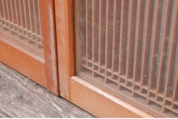 アンティーク建具　片面ガラス　和の空間づくりにおすすめ!格子入りの小さなガラス窓4枚セット(引き戸、ガラス戸、格子戸)(R-081608)