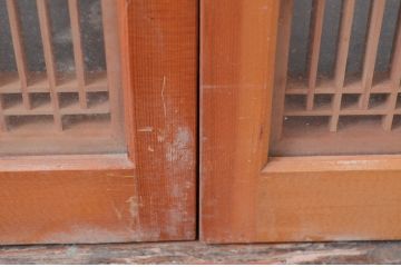 アンティーク建具　片面ガラス　和の空間づくりにおすすめ!格子入りの小さなガラス窓4枚セット(引き戸、ガラス戸、格子戸)(R-081608)