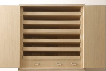 中古　伝統工芸品　頓所芳男作　気品を感じさせる美しい佇まいが魅力的な加茂桐箪笥・上段(胴厚、総桐たんす、総桐箪笥、着物箪笥、衣装箪笥、和タンス、引き出し)(R-081609)